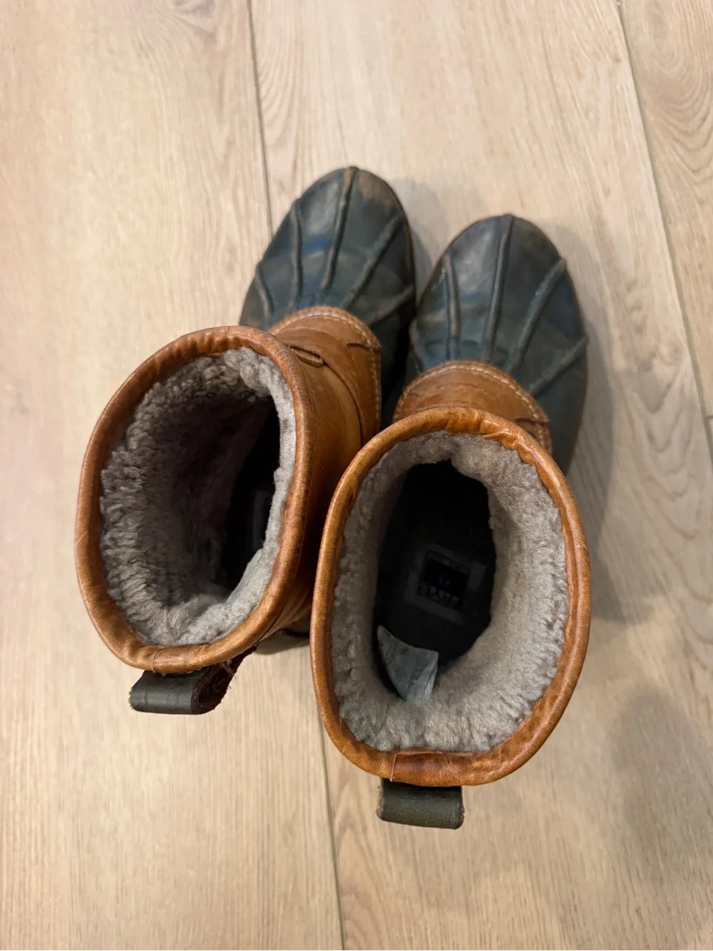 Frye Veronica Duck Engineer Sherling Winter Boots